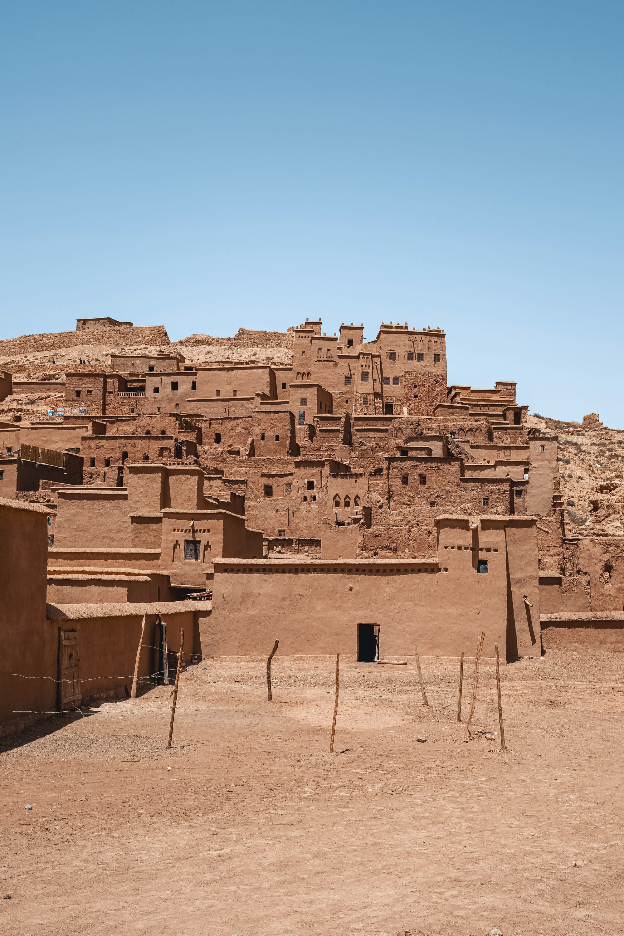 Kasbah berbère en pisé au cœur d'une vallée du Sud marocain