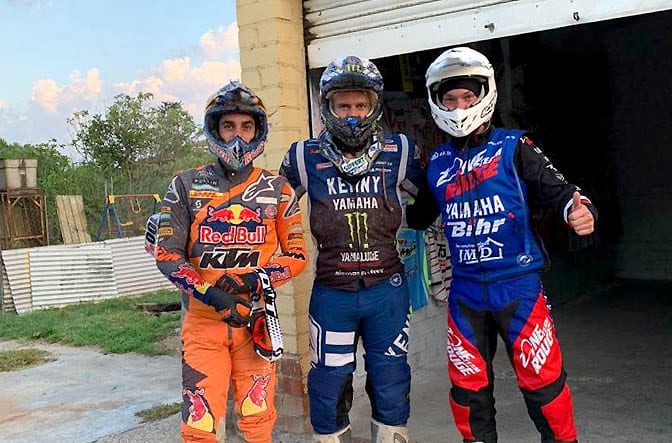 Edouard De Moor, Xavier de Soultrait et Camille Chapelière en tenue rally, Espagne